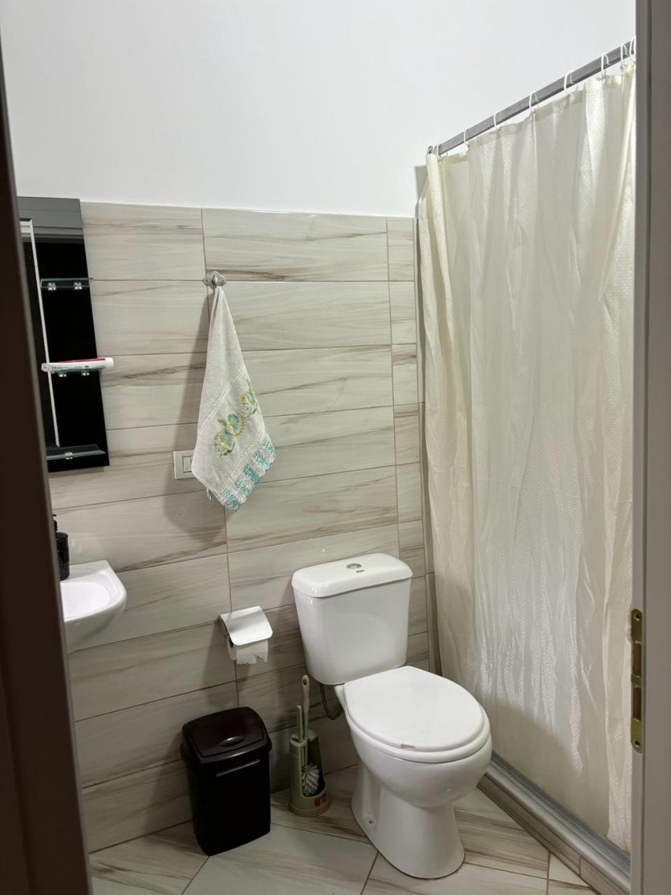 Guest House Adi Hoxha Berat Ngoại thất bức ảnh