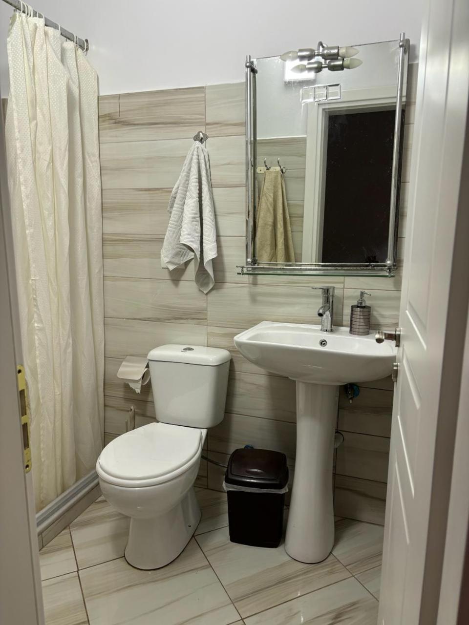 Guest House Adi Hoxha Berat Ngoại thất bức ảnh
