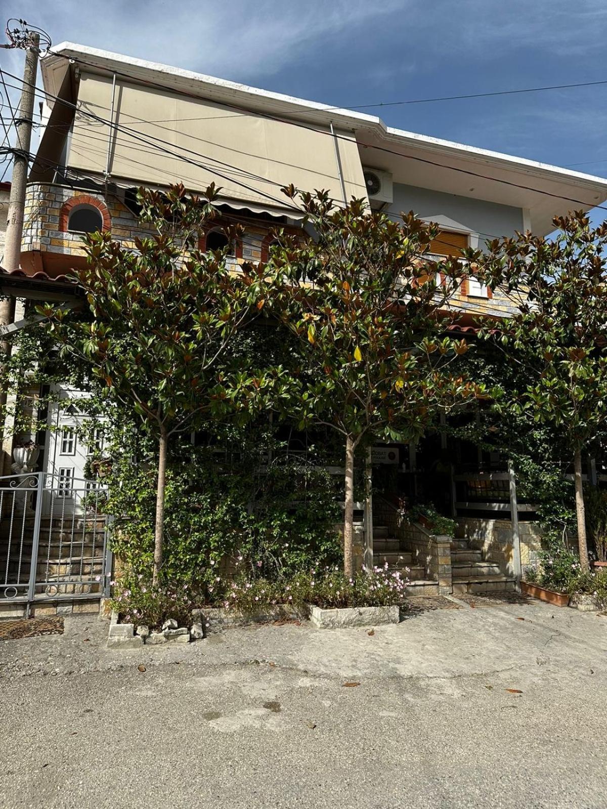 Guest House Adi Hoxha Berat Ngoại thất bức ảnh