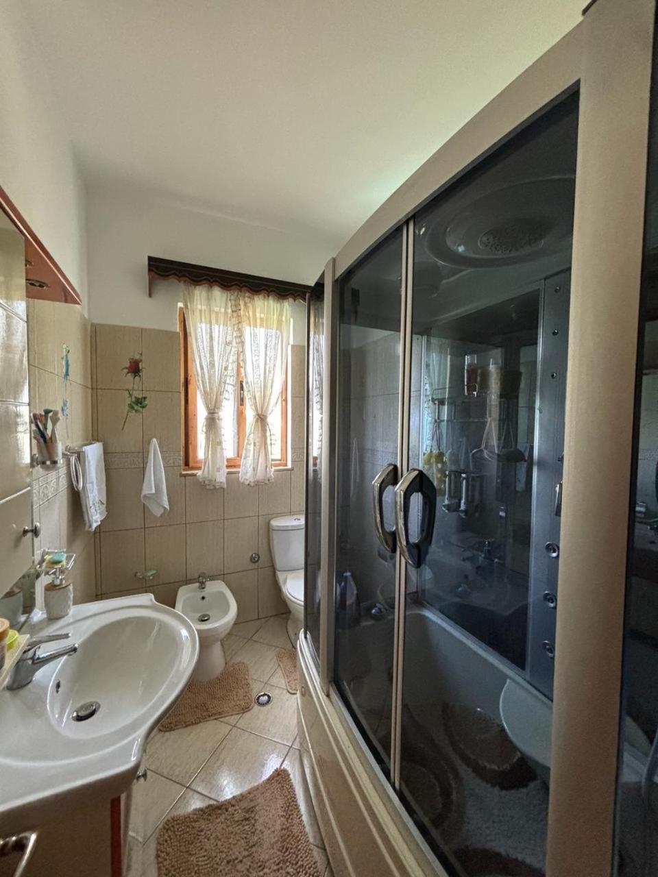 Guest House Adi Hoxha Berat Ngoại thất bức ảnh