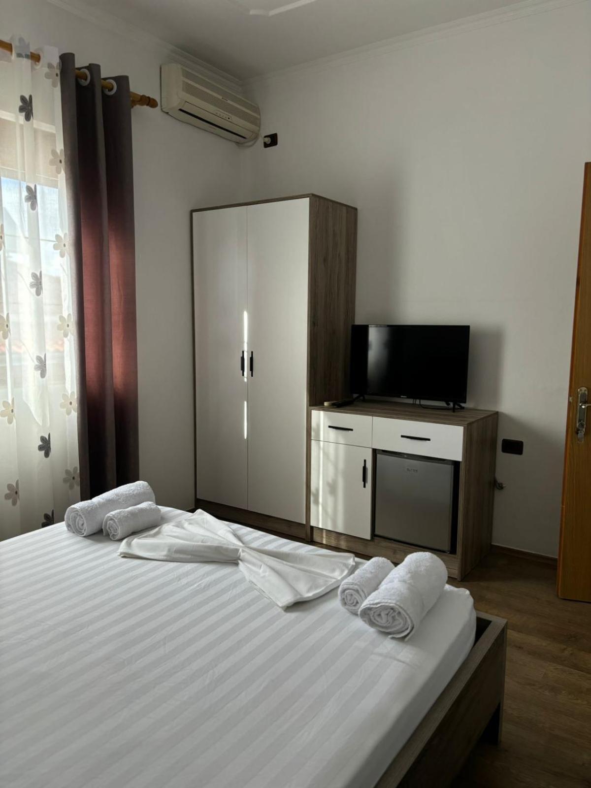 Guest House Adi Hoxha Berat Ngoại thất bức ảnh