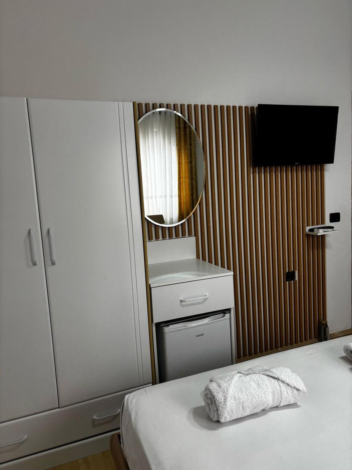 Guest House Adi Hoxha Berat Ngoại thất bức ảnh